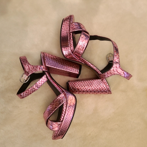 NWOT Metallic Snakeskin Barbiecore Platform Block Heel in Pink, size 7.5 - Picture 4 of 9